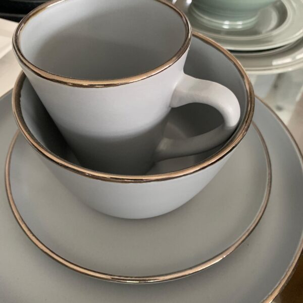Colored tip dinner set