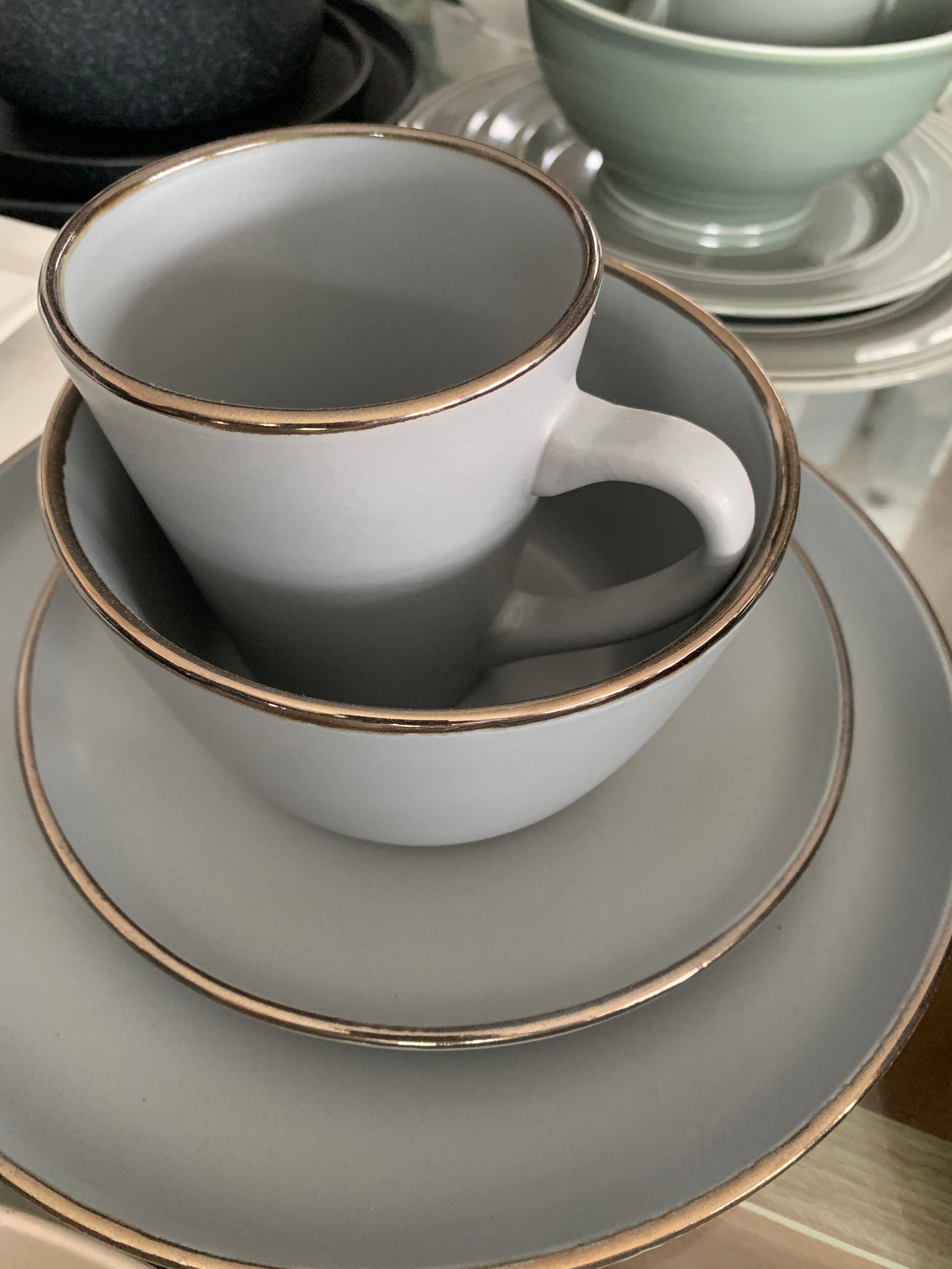 Colored tip dinner set