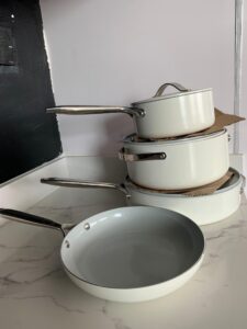 Ceramic gold with cookware
