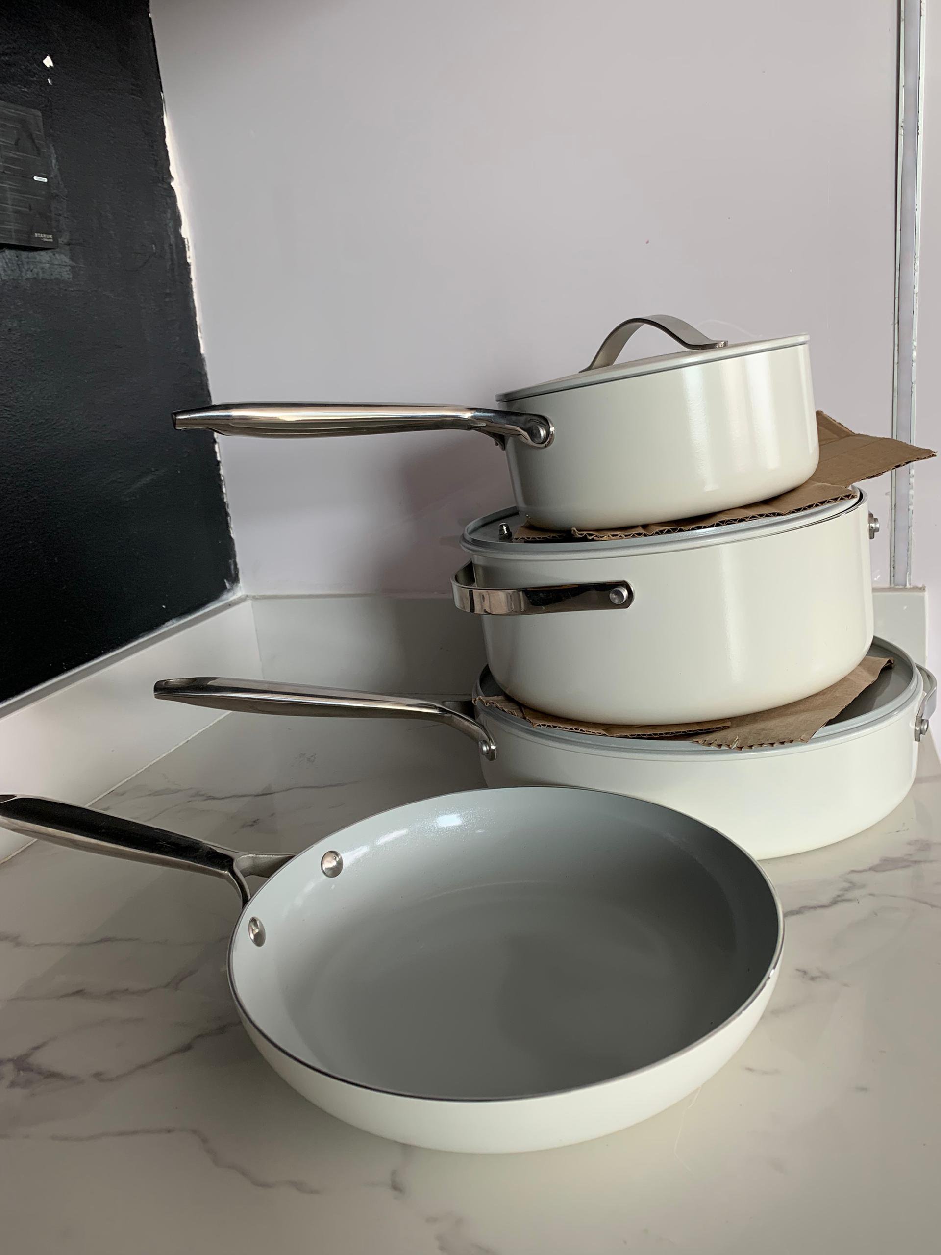 Ceramic gold with cookware