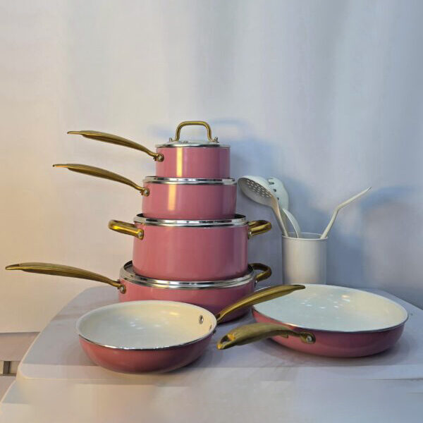Ceramic gold with cookware