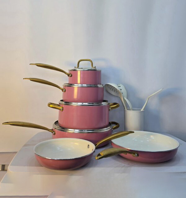Ceramic gold with cookware