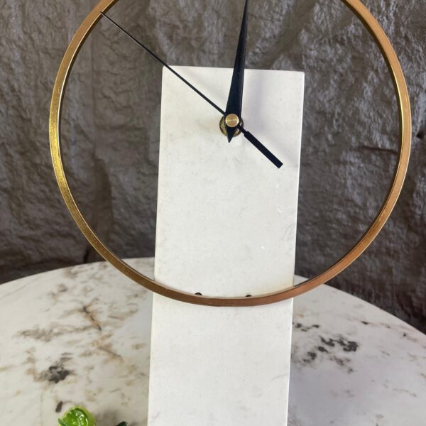 Ornament globe clock 